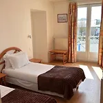 Hotel Du Rocher 2*