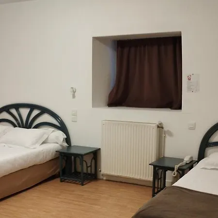 Hotel Du Rocher Le Caylar