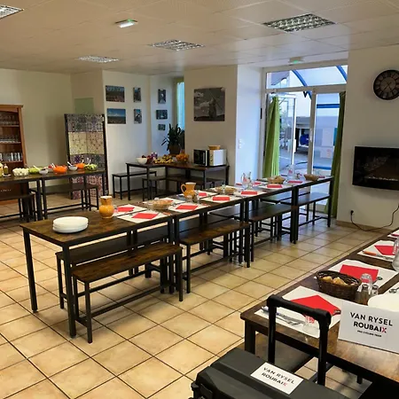 Du Rocher מלון 2*