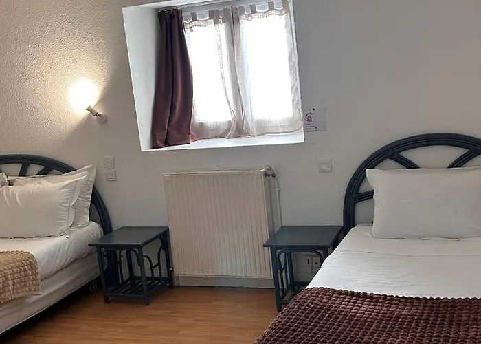 Hotel Du Rocher 2*
